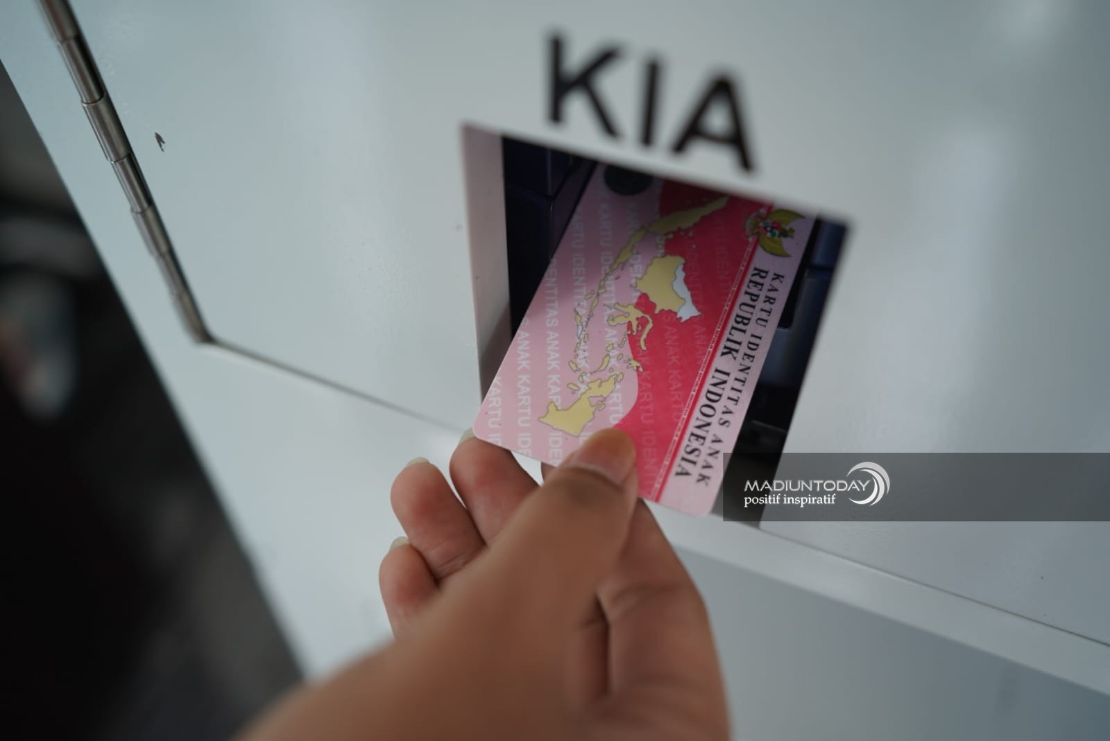 Foto 3 dari 6: Ada Mesin Anjungan Dukcapil Mandiri, Urusan Dokumen Kependudukan Makin Mudah Karena Bisa Cetak Sendiri