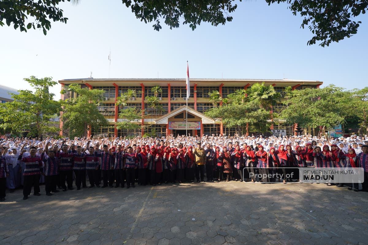 Foto 7 dari 9: Mengenang Masa Sekolah, Wali Kota Jadi Pimpinan Apel Di SMAN 1