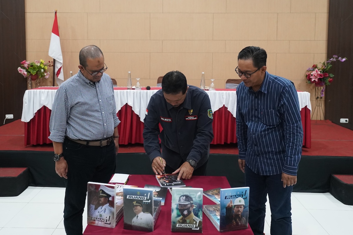 Foto 2 dari 9: Launching Buku Ruang Satu, Wali Kota: Perkembangan Kota Madiun dari 2019 Ada di Buku Ini