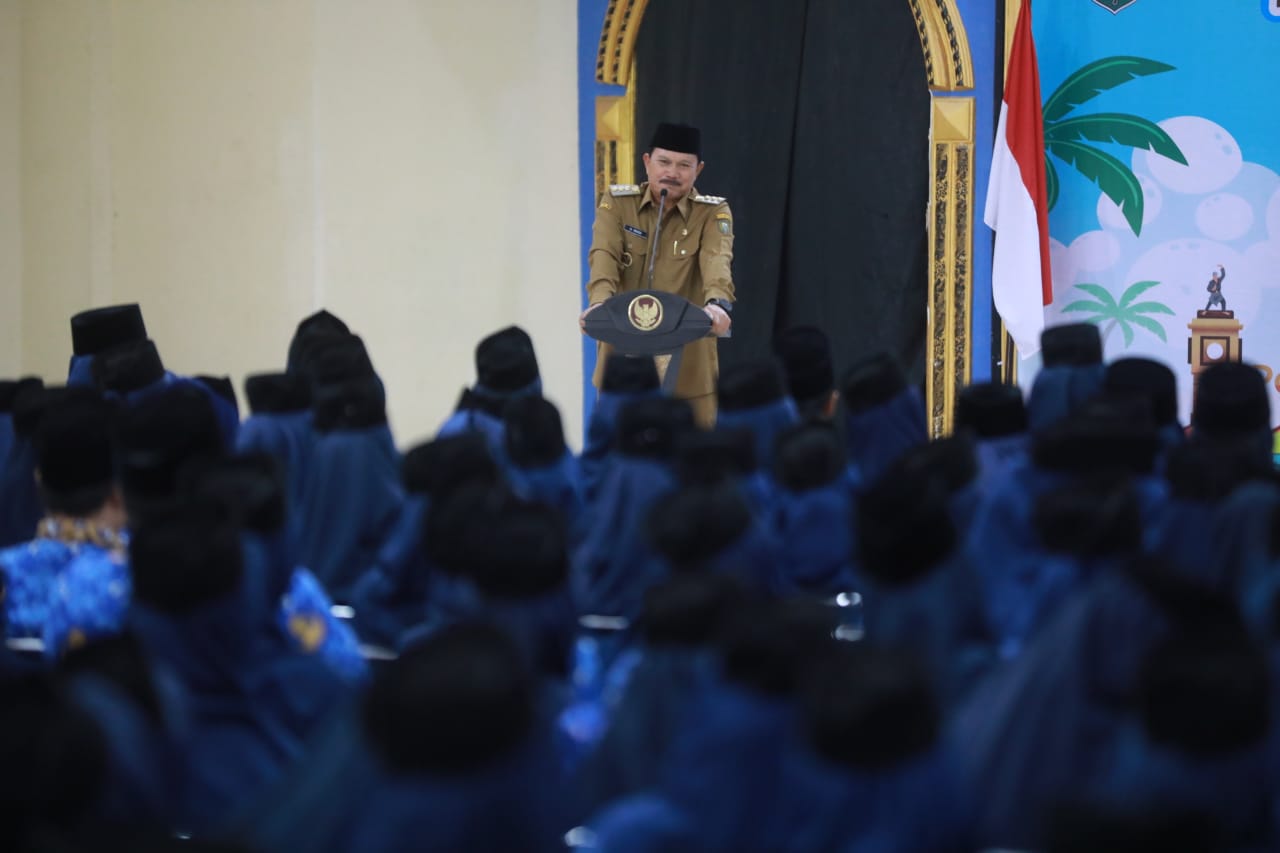 Foto 16 dari 16: Pengambilan Sumpah Jabatan dan Pelantikan PPPK, Wali Kota Dr. Maidi: Apa yang Diucapkan Harus Dijalankan