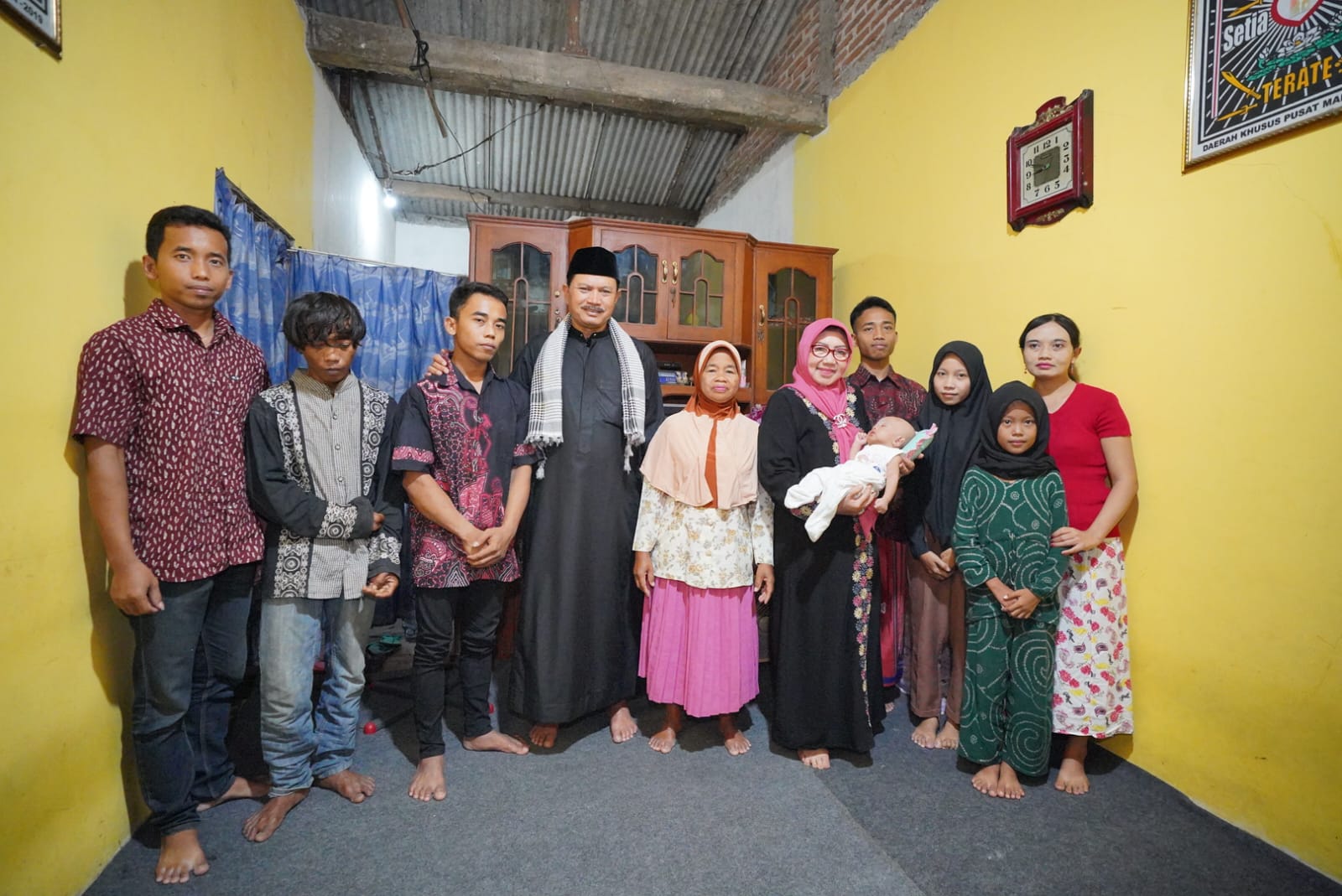 Foto 4 dari 10: Di Kelurahan Pilangbango, Wali Kota Maidi Sambang Warga Hingga Bagi Sembako