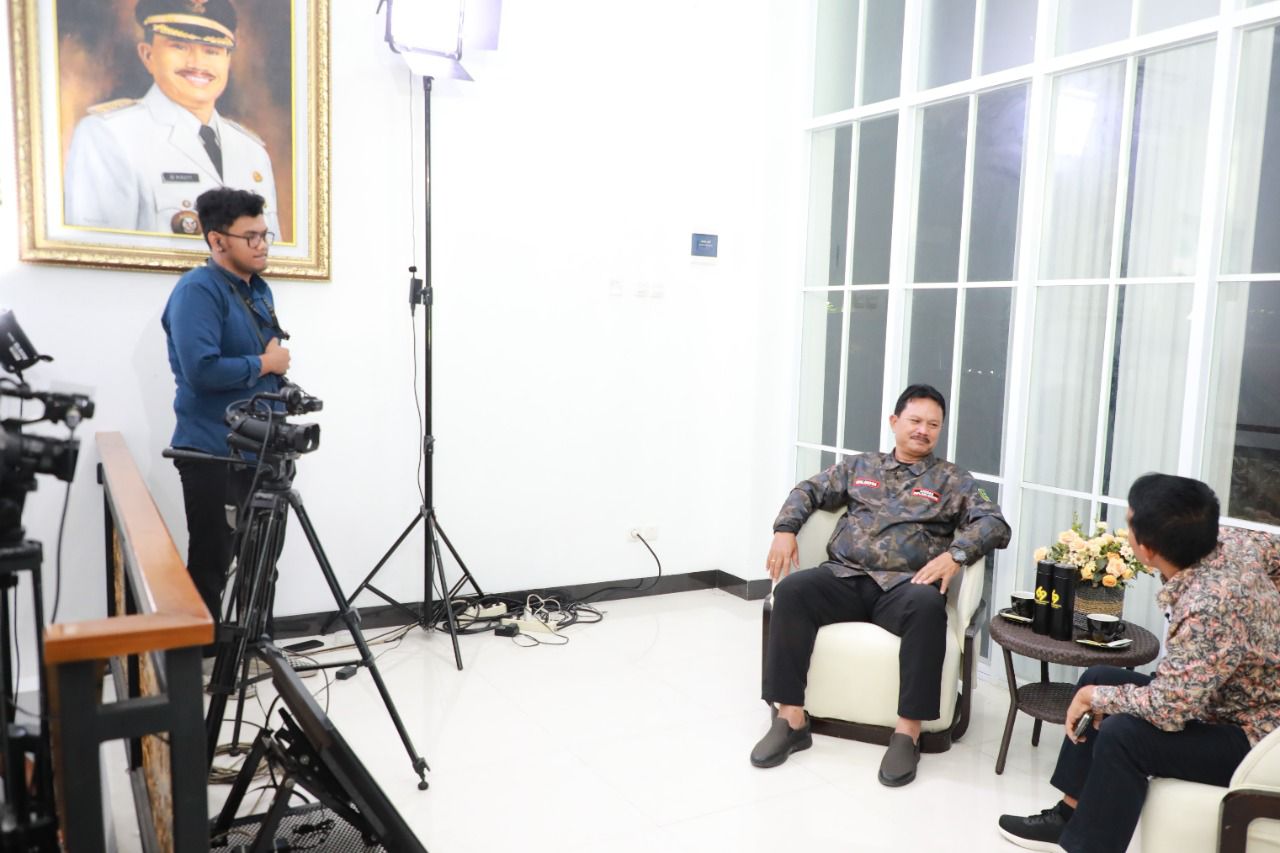Foto 3 dari 5: Jadi Narasumber Talkshow Bersama Jawa Pos TV, Wali Kota Paparkan Strategi Tata Kota