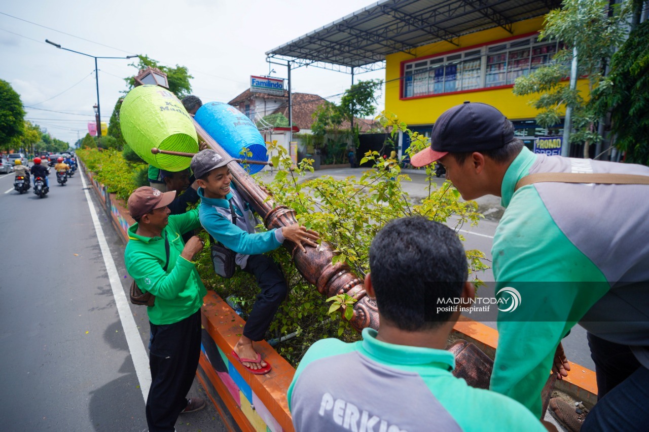 Foto 2 dari 7: Ganti PJU yang Lebih Estetik, Ada 148 PJU Baru Tahun Ini, Juga Sudah Berbasis IoT