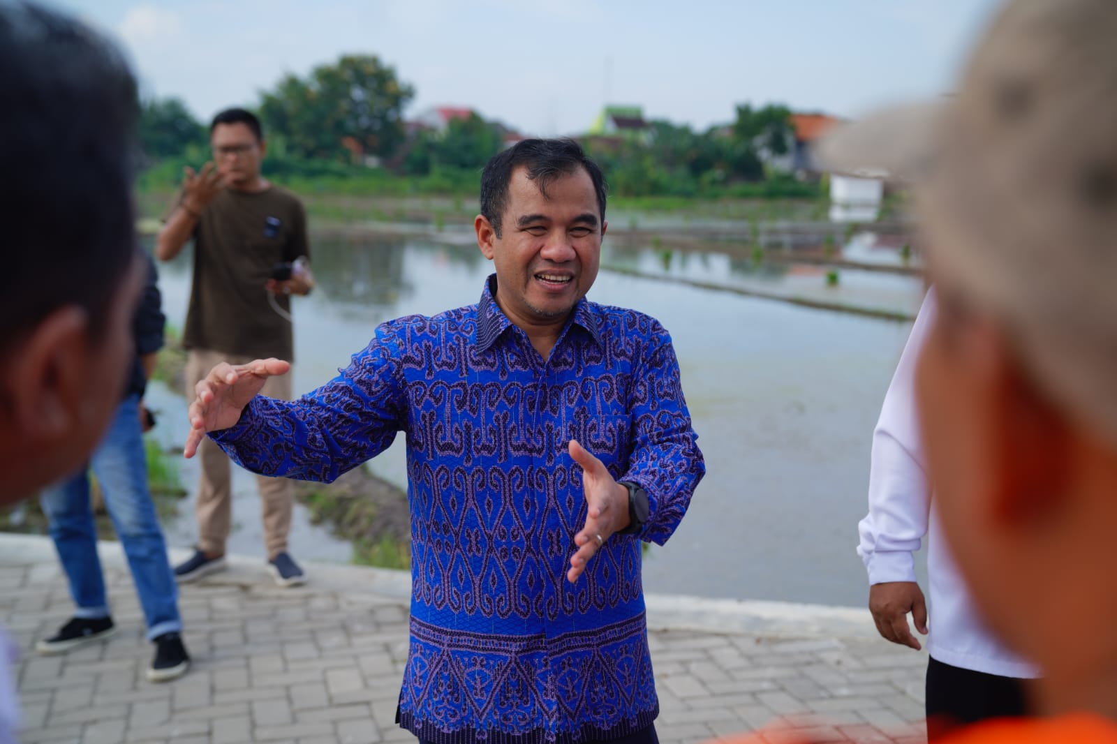 Foto 5 dari 6: Cek Pembangunan Pondok Lansia, Tim KPK Pastikan Proyek Sesuai Aturan