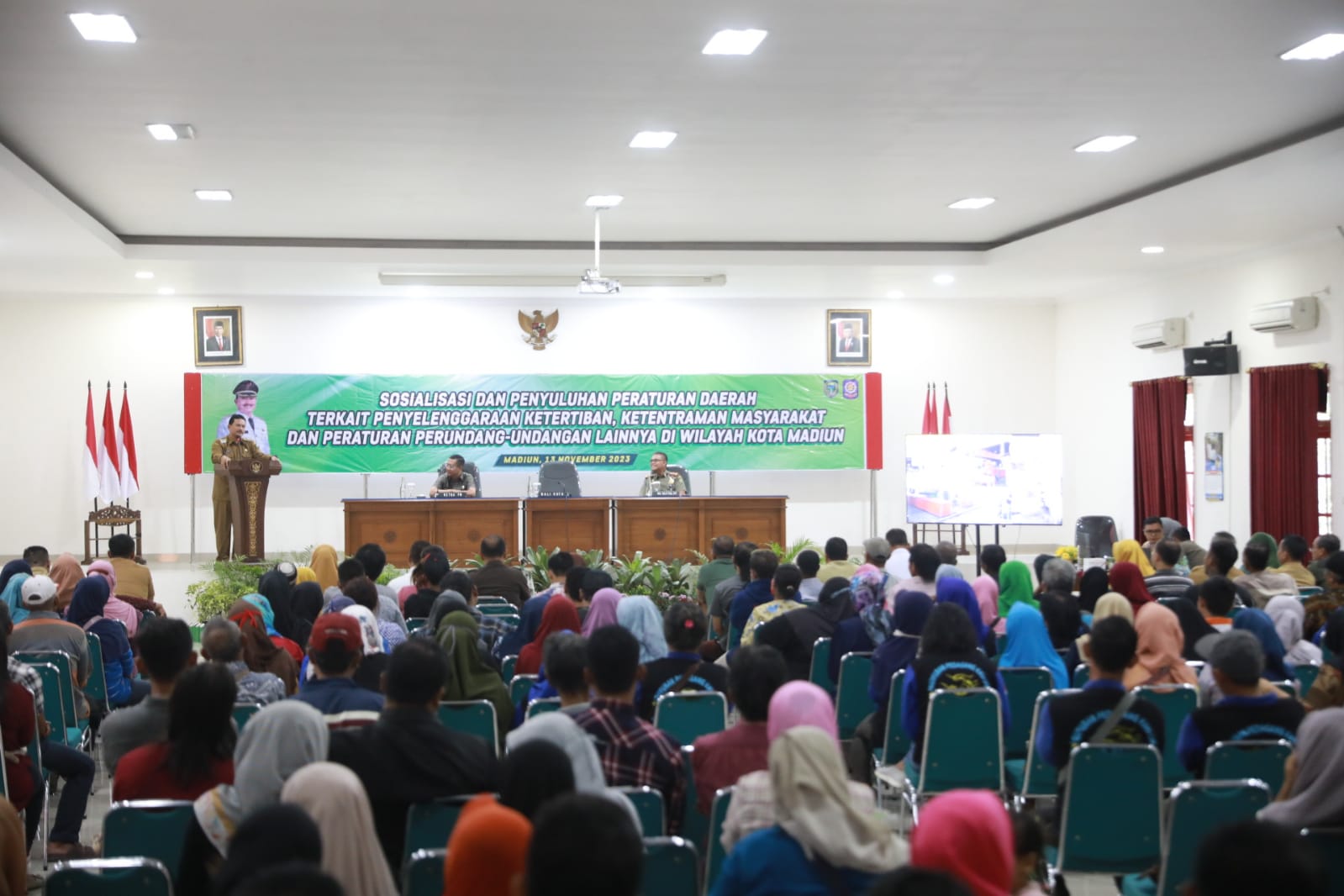Foto 8 dari 11: Jadi Narasumber Sosialisasi Perda, Wali Kota: Masyarakat Harus Ada Rambu-Rambu Ketertiban