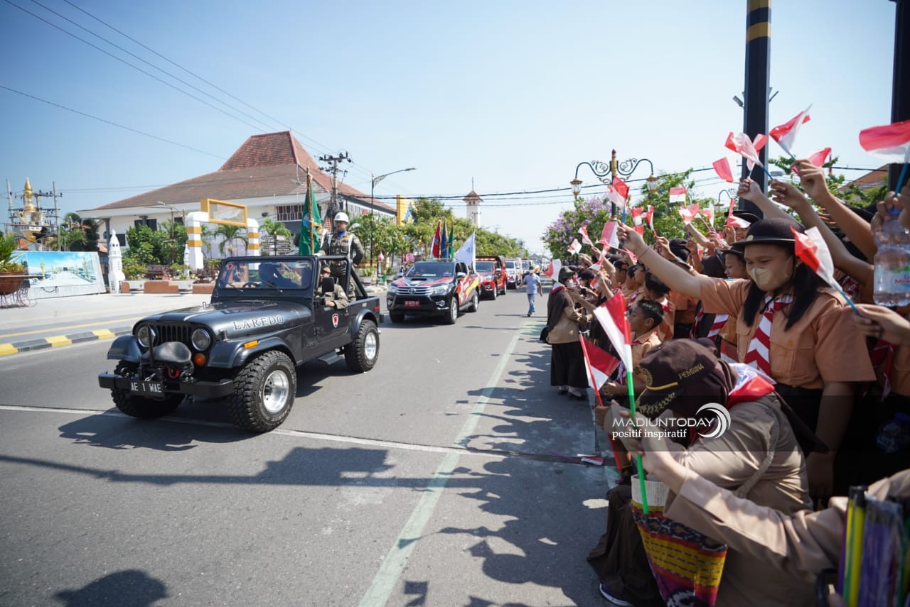 Foto 7 dari 9: Bukan Sekedar Kirab Bendera, Pataka Jer Basuki Mawa Bewa Syarat Makna