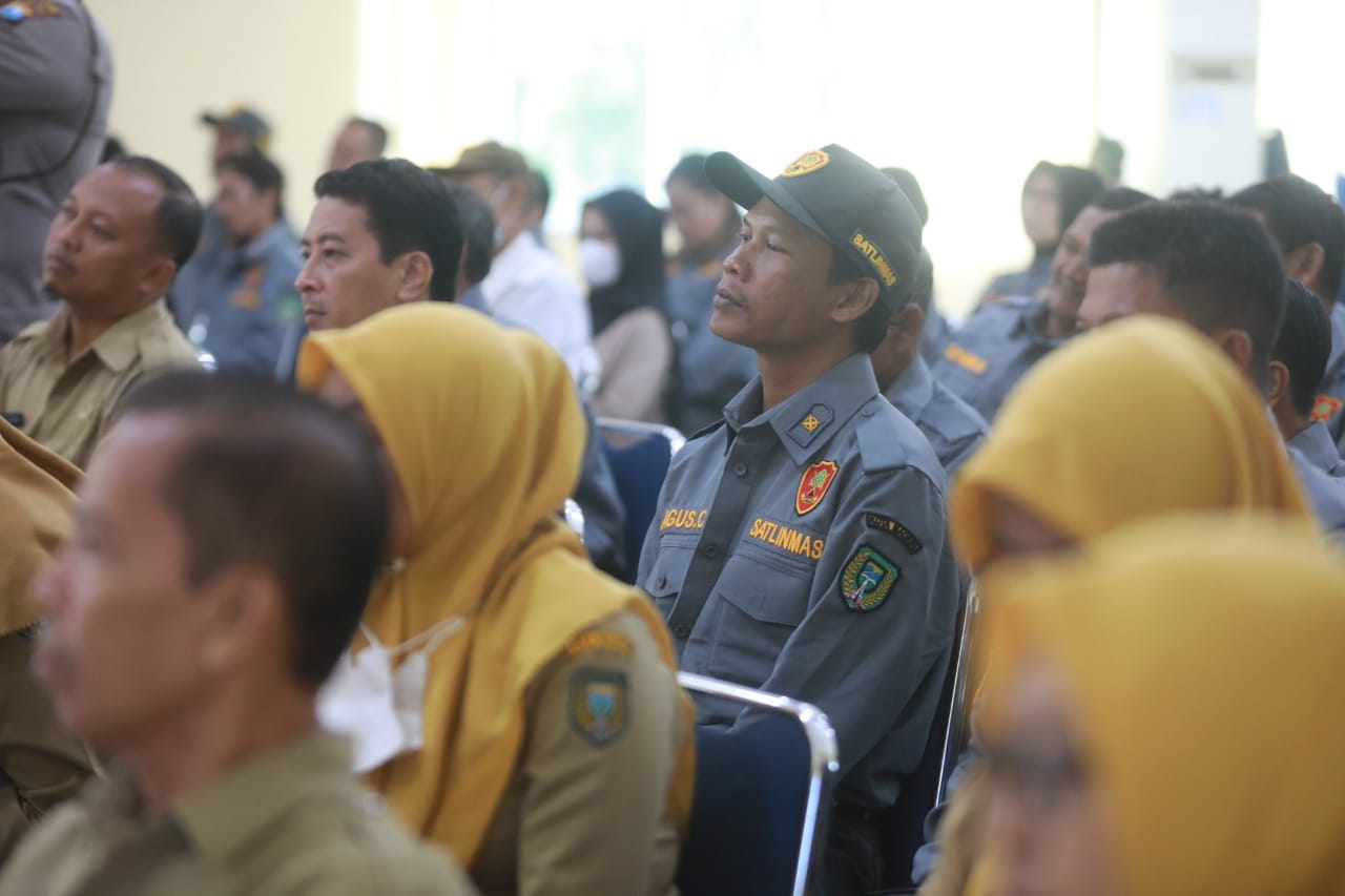 Foto 8 dari 10: Sosialisasi Wawasan Kebangsaan Kepada Satlinmas, Wali Kota: Pedomannya Pancasila, Agama, dan Norma
