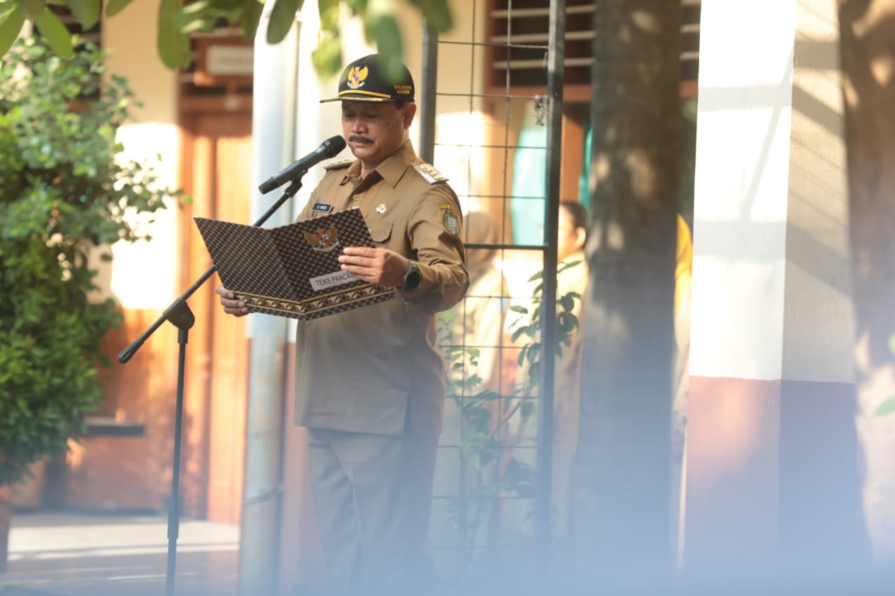 Foto 1 dari 11: Jadi Pembina Upacara di SMADA, Wali Kota: Banyak Alumni Sini yang Sukses di Berbagai Negara