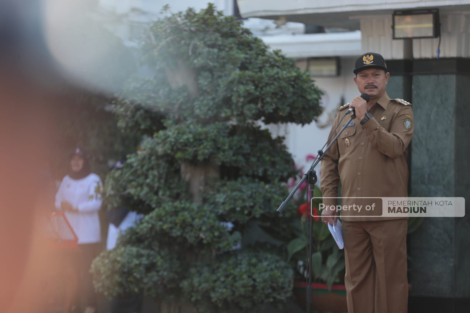 Foto 6 dari 12: Pimpin Apel HUT PMI ke-78, Wali Kota Kukuhkan 30 Sukarelawan PMI dan Beri Penghargaan ke Pendonor Terbanyak