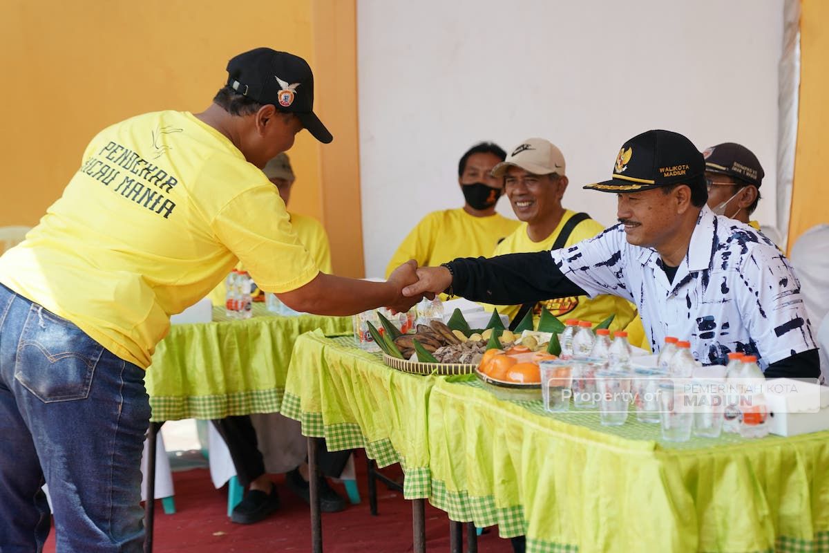 Foto 9 dari 9: Hadiri Lomba Burung Berkicau, Wali Kota Apresiasi Panitia Turut Ramaikan Lapak Mojorejo