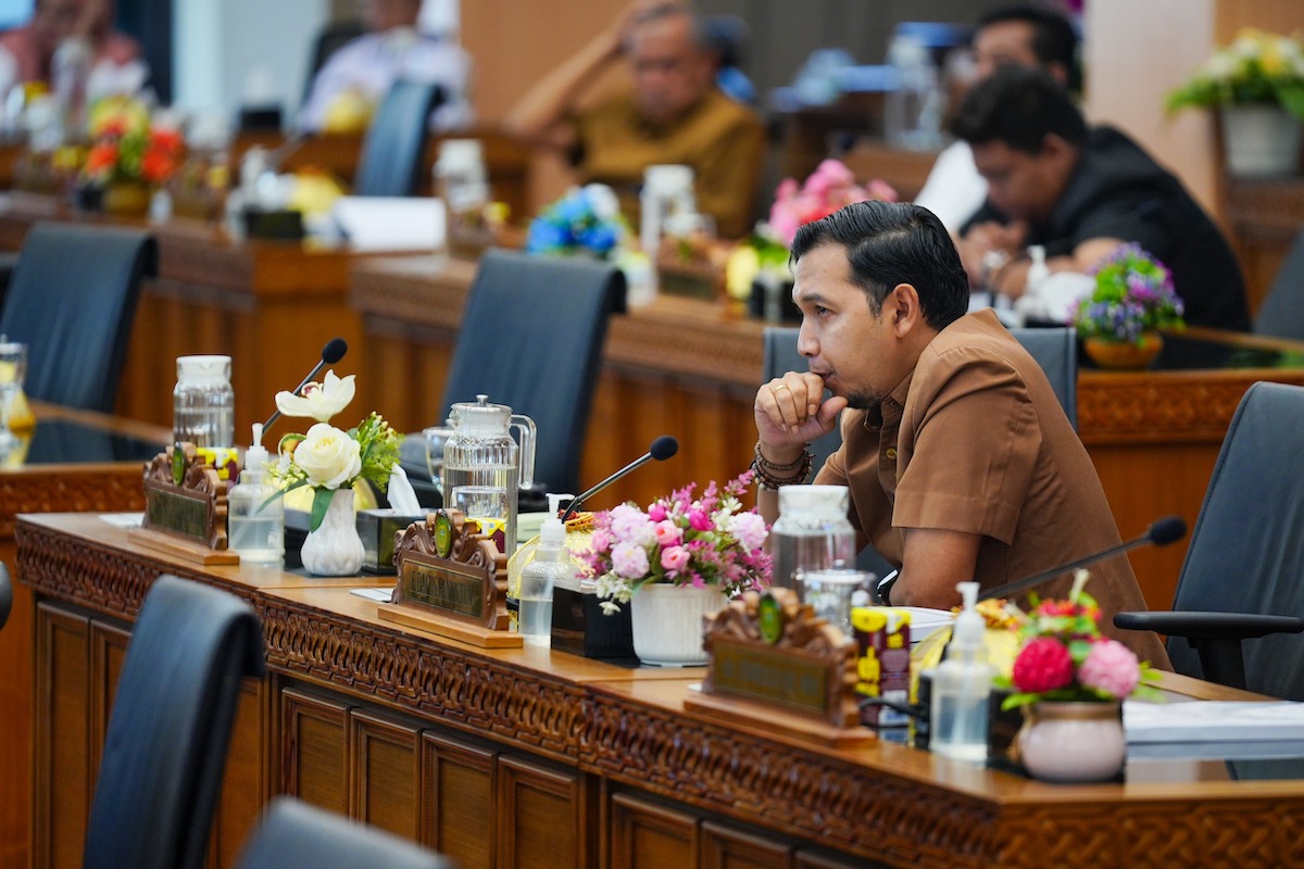 Foto 6 dari 8: Rapat Paripurna Bersama DPRD, Wali Kota Sampaikan Jawaban Atas PU Fraksi