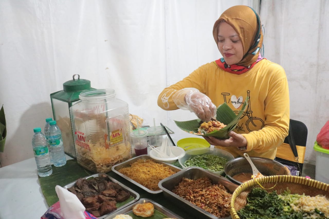 Foto 5 dari 8: Jangan Khawatir, Festival Pecel Pincuk Masih Digelar hingga 29 April