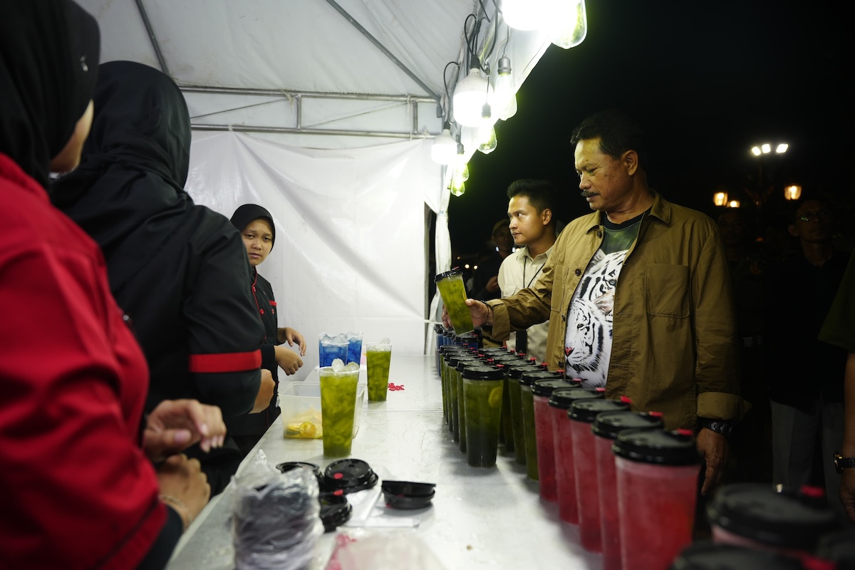 Foto 4 dari 8: Pantau Kamtibmas Malam Pergantian Tahun, Wali Kota: Kesuksesan Tahun Lalu Jadi Tolak Ukur Kesuksesan Tahun Ini