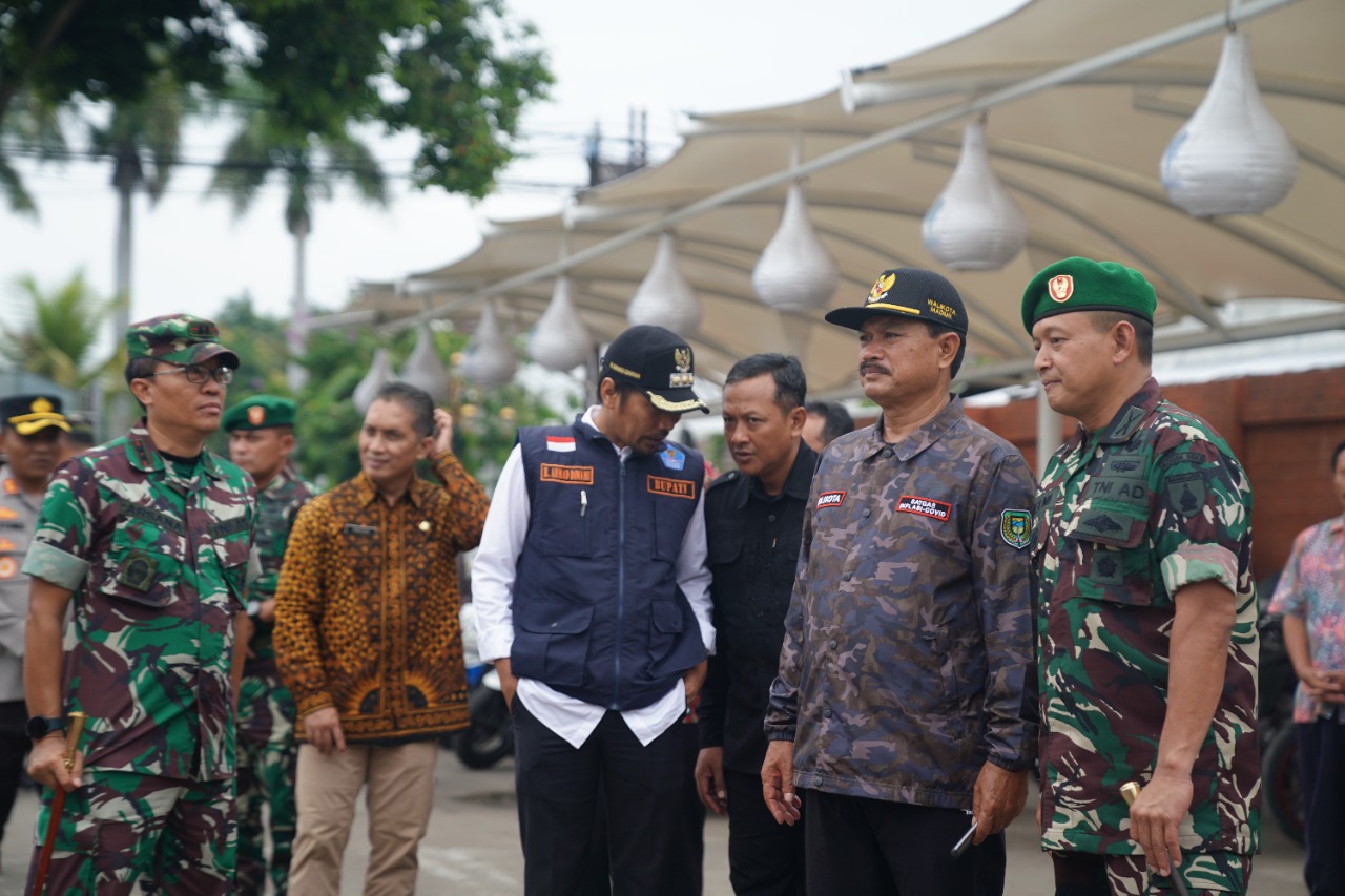 Foto 4 dari 10: Kesiapsiagaan Bencana, Korem 081 Dhirotsaha Jaya Laksanakan Apel Gelar Pasukan
