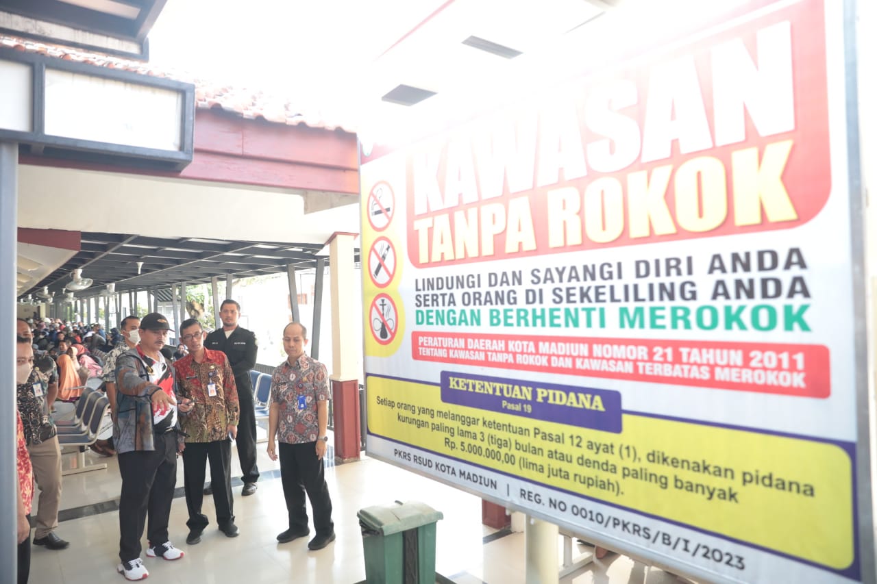 Foto 6 dari 9: Persiapan Kunjungan Kenya, Wali Kota Pimpin Kerja Bakti Di RSUD