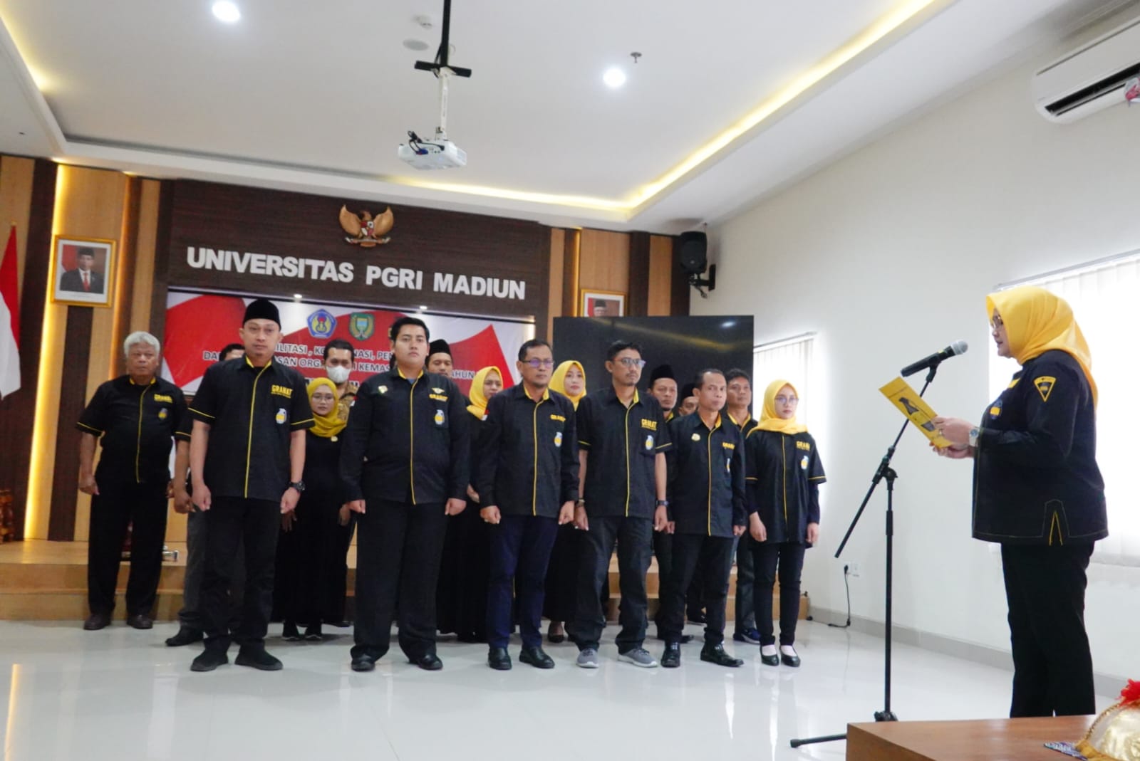 Foto 3 dari 5: Hadiri Pengukuhan DPC Granat, Wali Kota Ajak Pengurus Gempur Peredaran Narkotika Di Kota Pendekar
