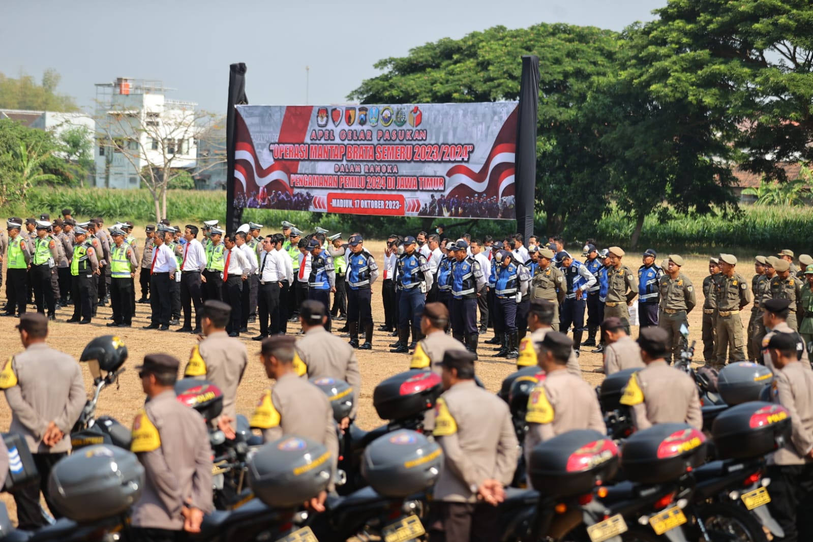 Foto 3 dari 8: Gelar Pasukan Operasi Mantap Brata Semeru, Polres Madiun Kota Siagakan 475 Personil Amankan Jalannya Pemilu