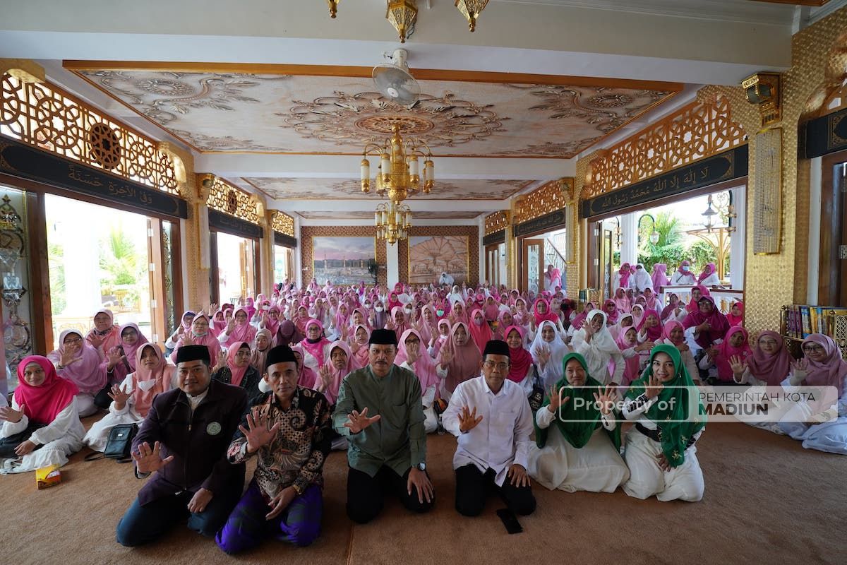 Foto utama berita: Hadiri Pengajian Janda Paruh Baya Khoirun Nisa, Wali Kota Paparkan Perkembangan Pondok Lansia