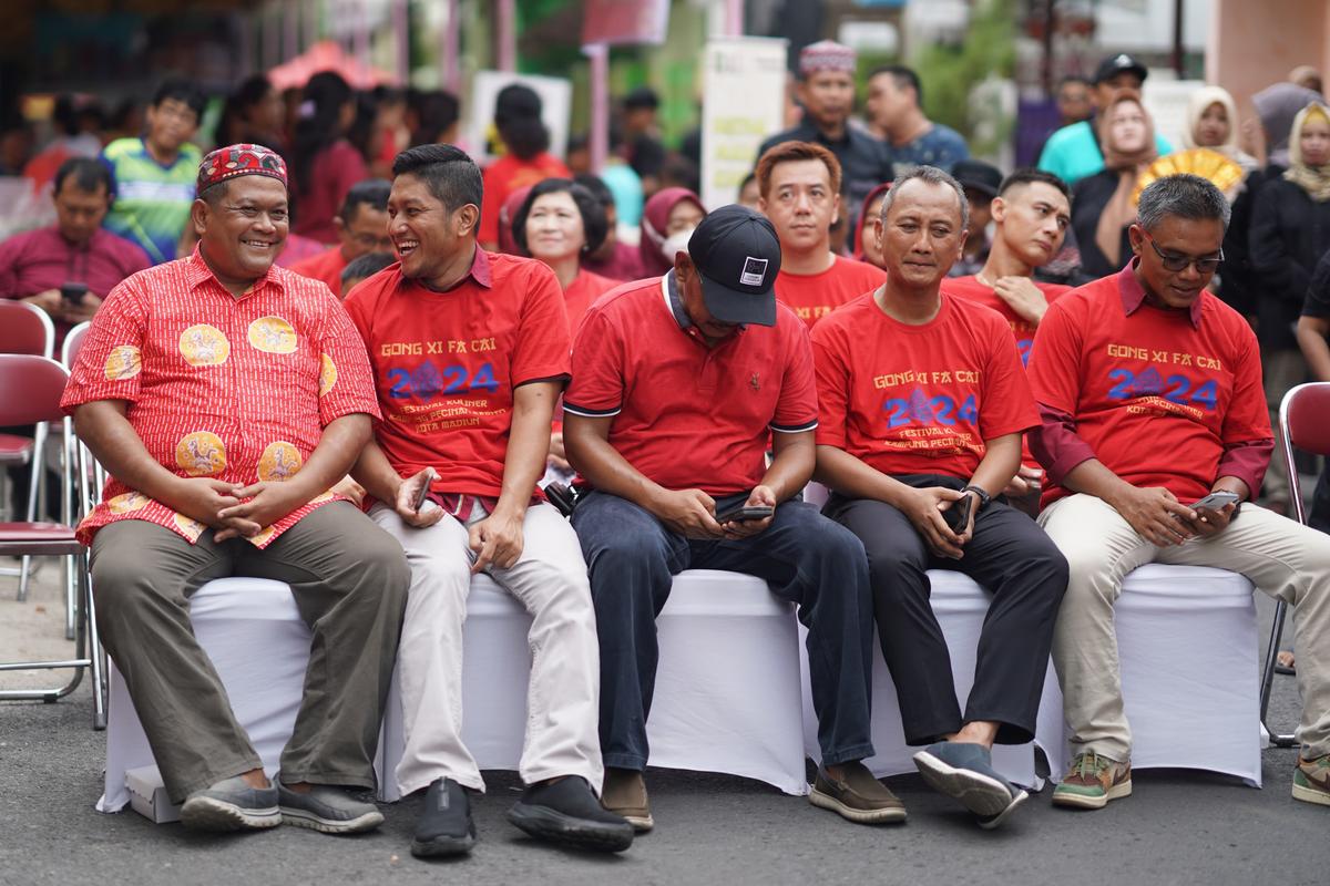 Foto 8 dari 9: Buka Bazar Imlek, Wali Kota: Jajanan Apapun Ada dan Harganya Murah