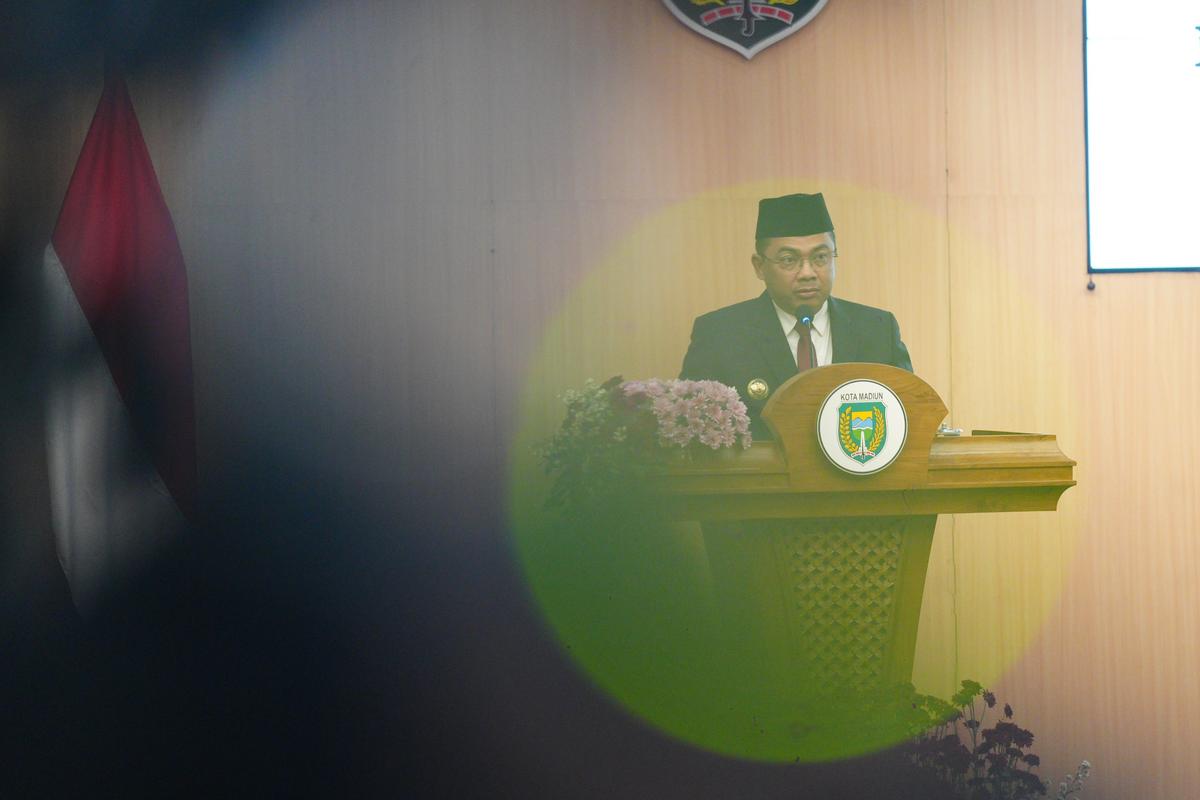 Foto 3 dari 8: Hadiri Pelantikan Unsur Pimpinan DPRD Kota Madiun, Pj Wali Kota: Setelah Ini Langsung Tancap Gas