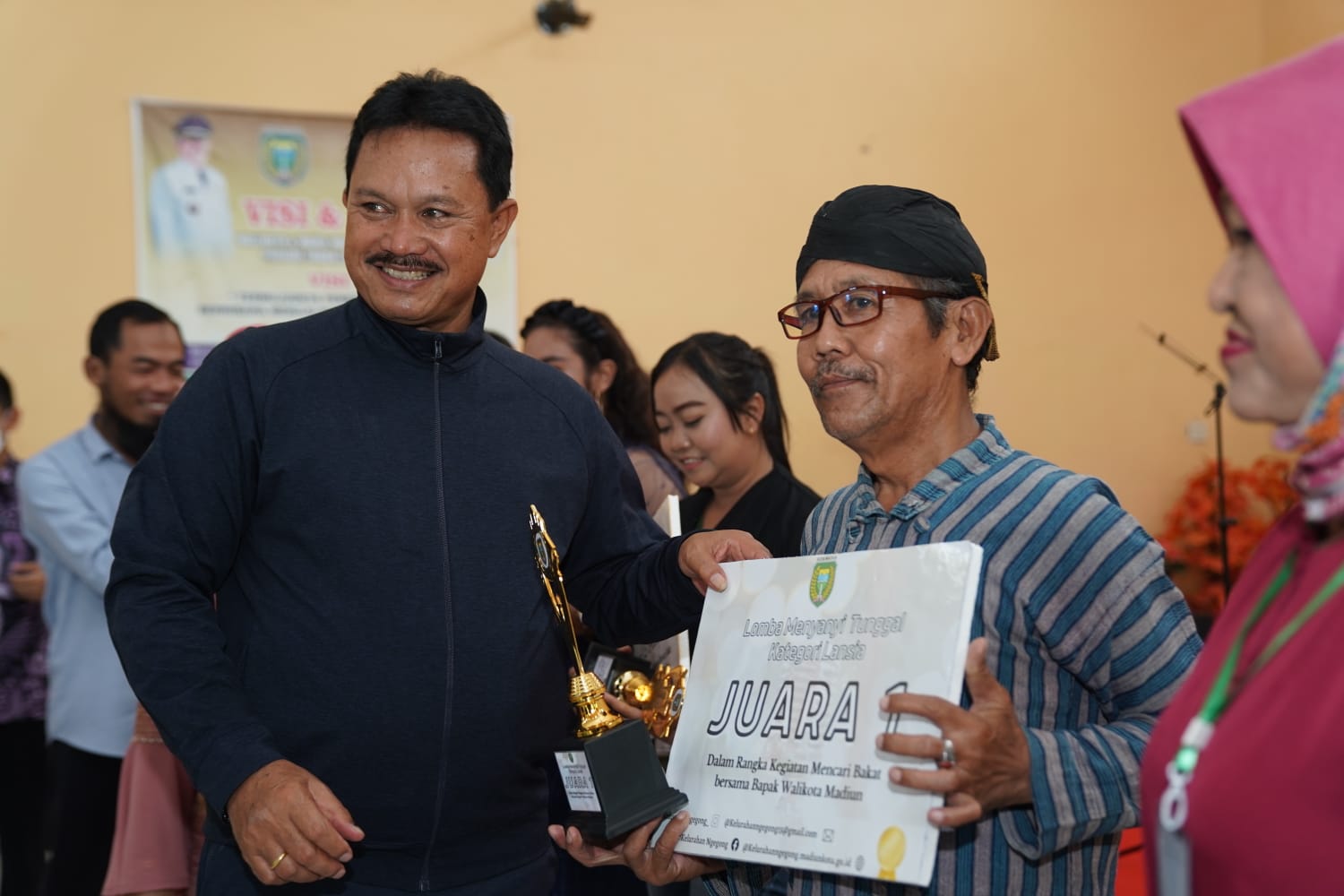 Foto 2 dari 10: Kelurahan Sogaten dan Ngegong Siap Sumbang Bibit Unggul Penyanyi untuk Kota Pendekar