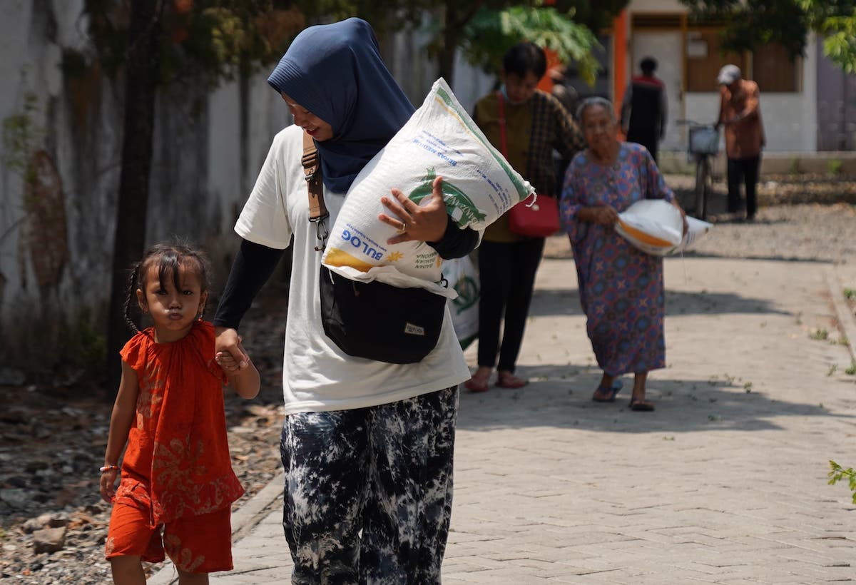 Foto 7 dari 9: Bantuan Pangan Beras Kembali Didistribusikan ke 9.841 KPM