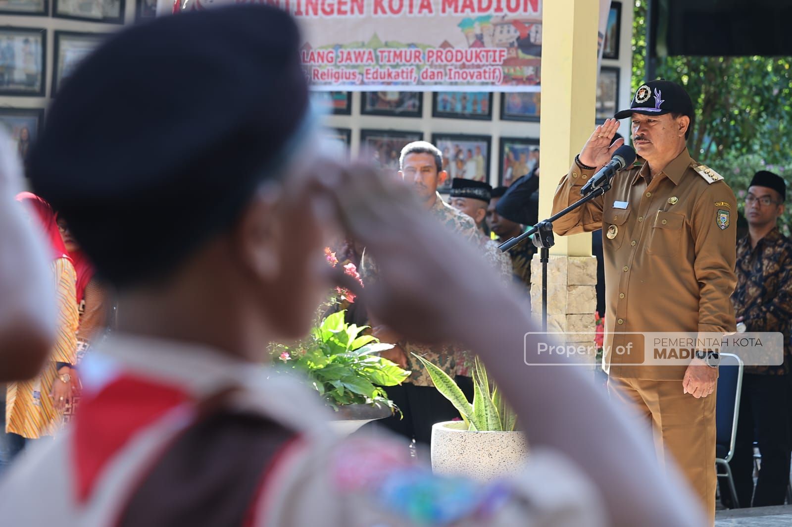 Foto 1 dari 9: Berangkatkan Kontingen Jambore, Wali Kota Pesan Jaga Nama Baik Kota Pendekar