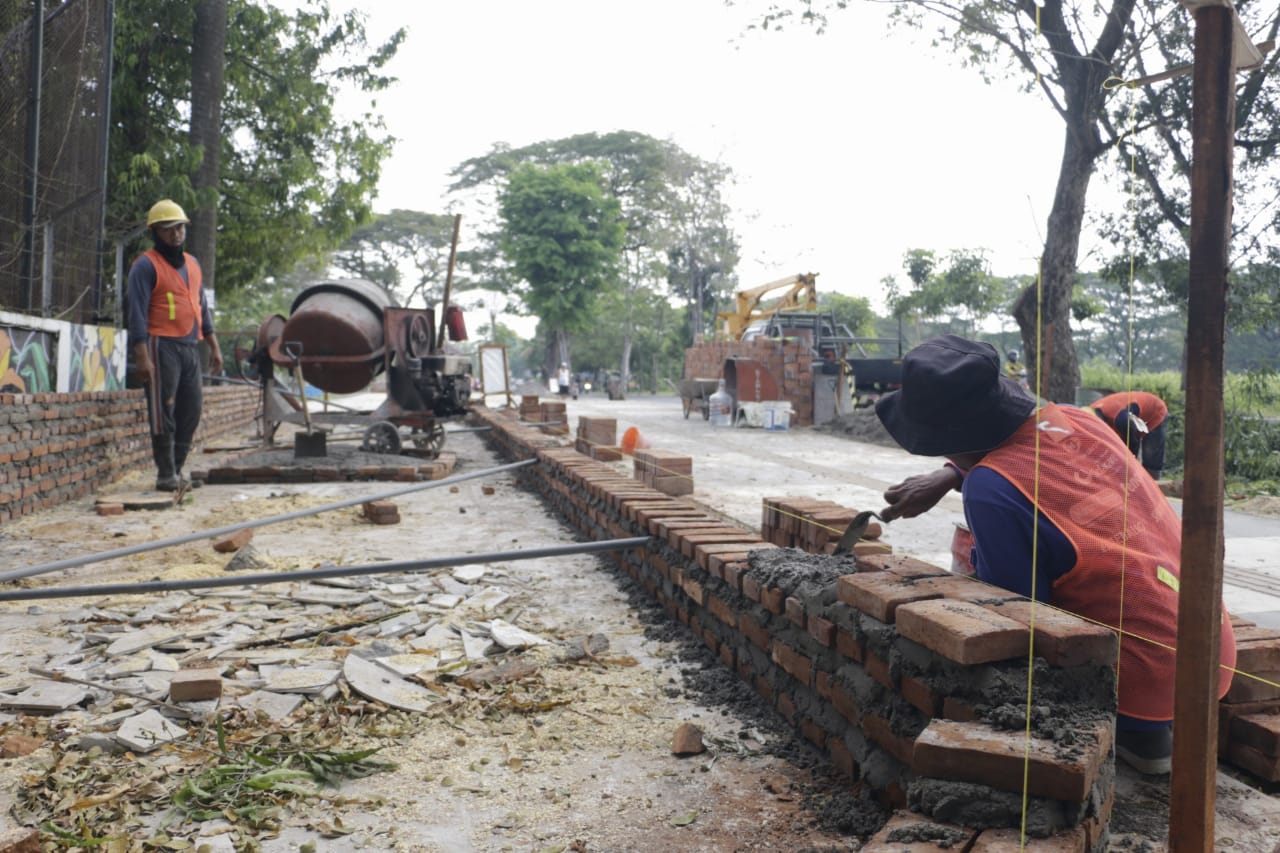 Foto 3 dari 6: Lapak Kuliner Hingga Taman Singgah Siap Hiasi Jalan Rimba Darma