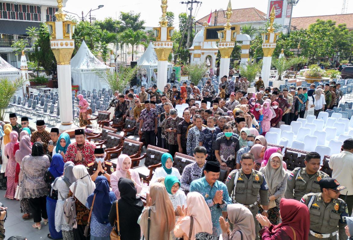 Foto 3 dari 9: Gelar Halal Bihalal Di Depan Replika Ka’bah, Wali Kota : PRC Terbuka Untuk Kegiatan Masyarakat