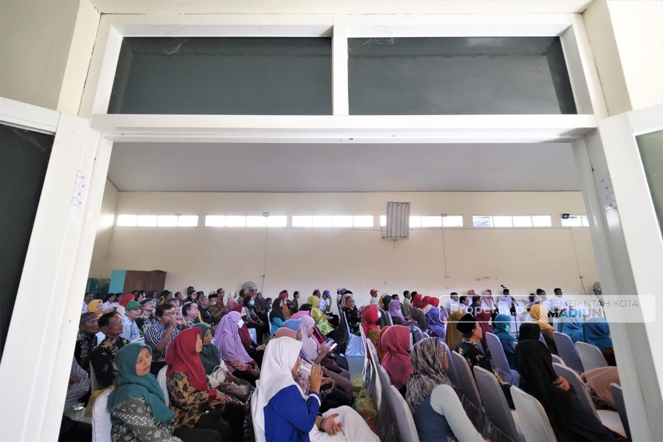 Foto 2 dari 9: Bertemu Masyarakat Kuncen dan Kejuron, Wali Kota Ajak Masyarakat Evaluasi Pembangunan