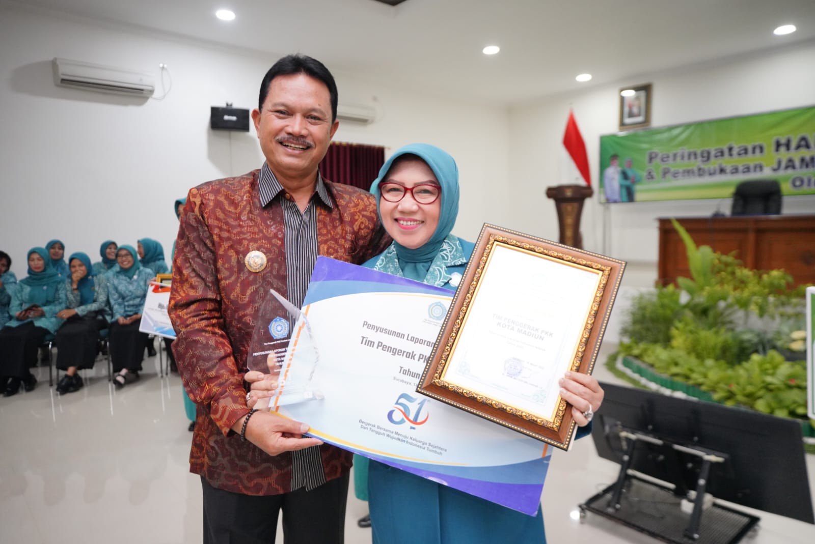 Foto 1 dari 10: Peringatan HKG ke-51, PKK Kota Madiun Raih Penghargaan Penyusunan Program Terbaik Tingkat Jawa Timur