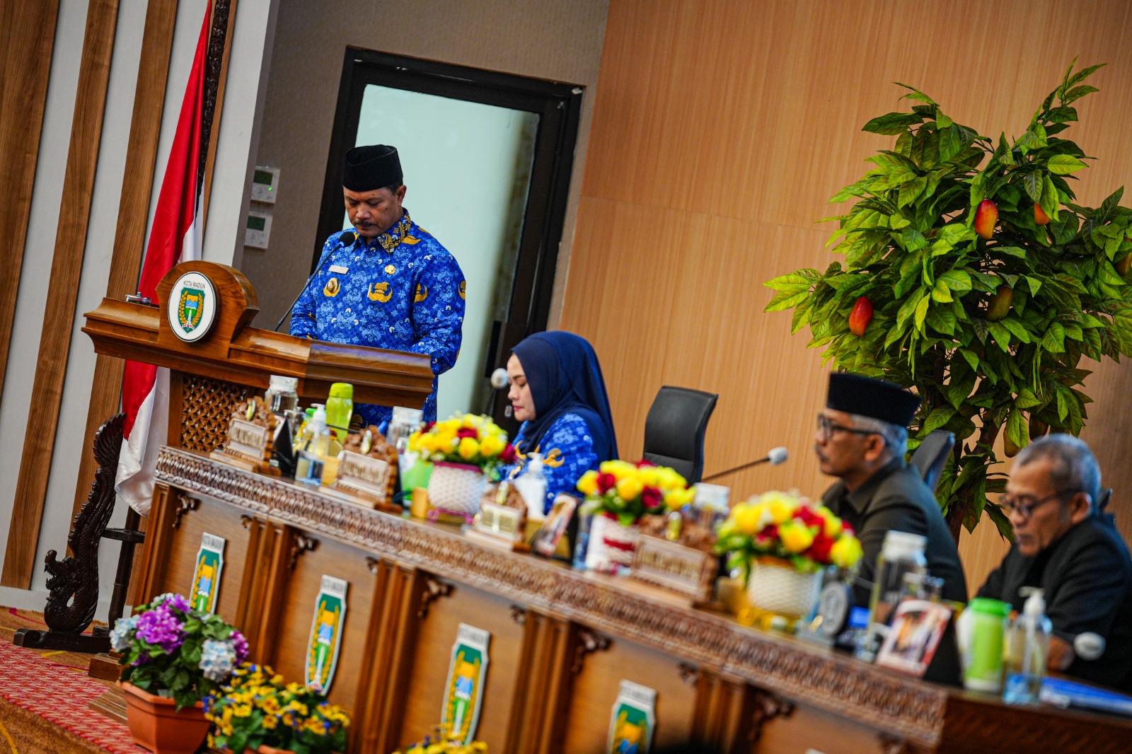 Foto 4 dari 10: Hadiri Rapat Paripurna, Wali Kota Sampaikan Jawaban Atas Pertanyaan Fraksi DPRD