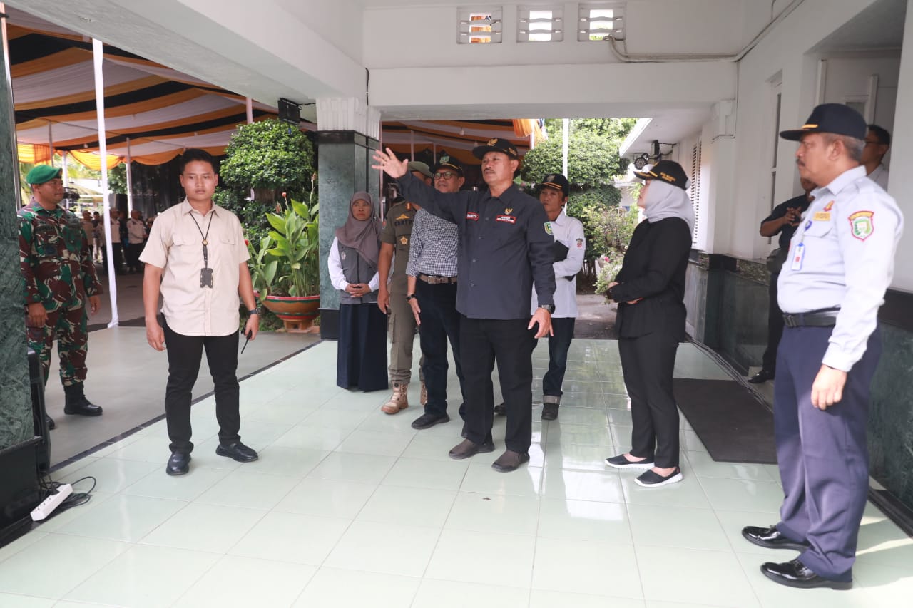 Foto 11 dari 11: Jelang Pergantian Tahun, Wali Kota Gelar Apel Pasukan Pengamanan Malam Tahun Baru