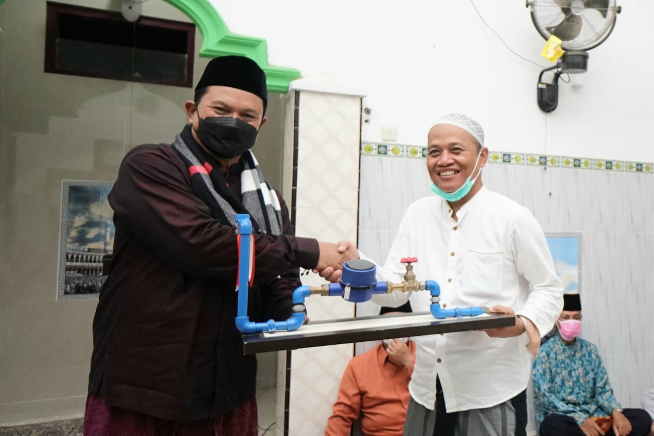 Foto 5 dari 10: Salat Isya di Musala Nur Hidayah Kelurahan Banjarejo, Wali Kota Pesan Jaga Kesehatan Lingkungan
