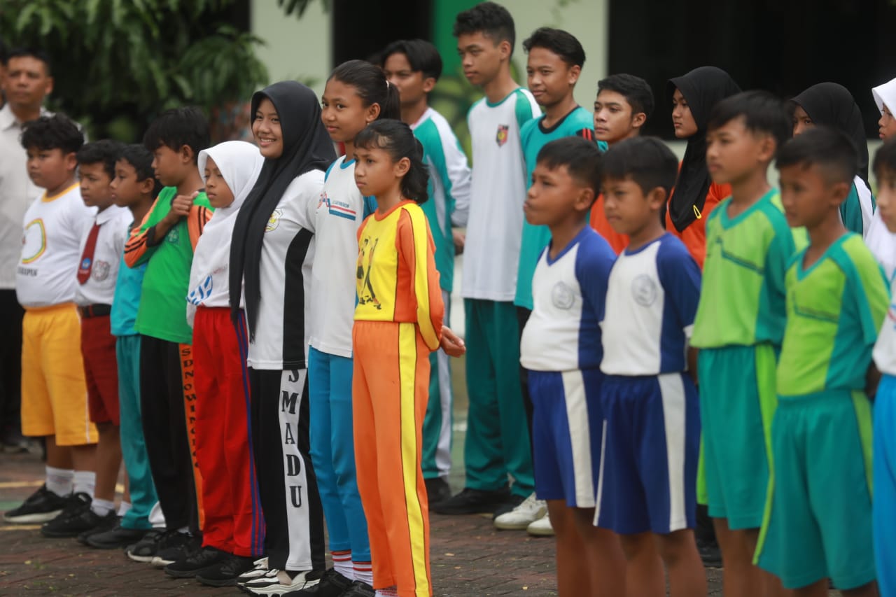 Foto 11 dari 13: Serahkan Medali Kejurkot Petanque 2023, Wali Kota Harap Prestasi Atlet Kota Madiun Terus Meningkat