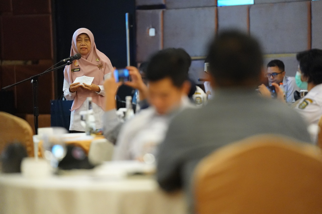 Foto 8 dari 10: Beri Pemahaman Terhadap Pelaku Usaha, Pemkot Gelar Sosialisasi Implementasi Pengawasan Perizinan Berusaha