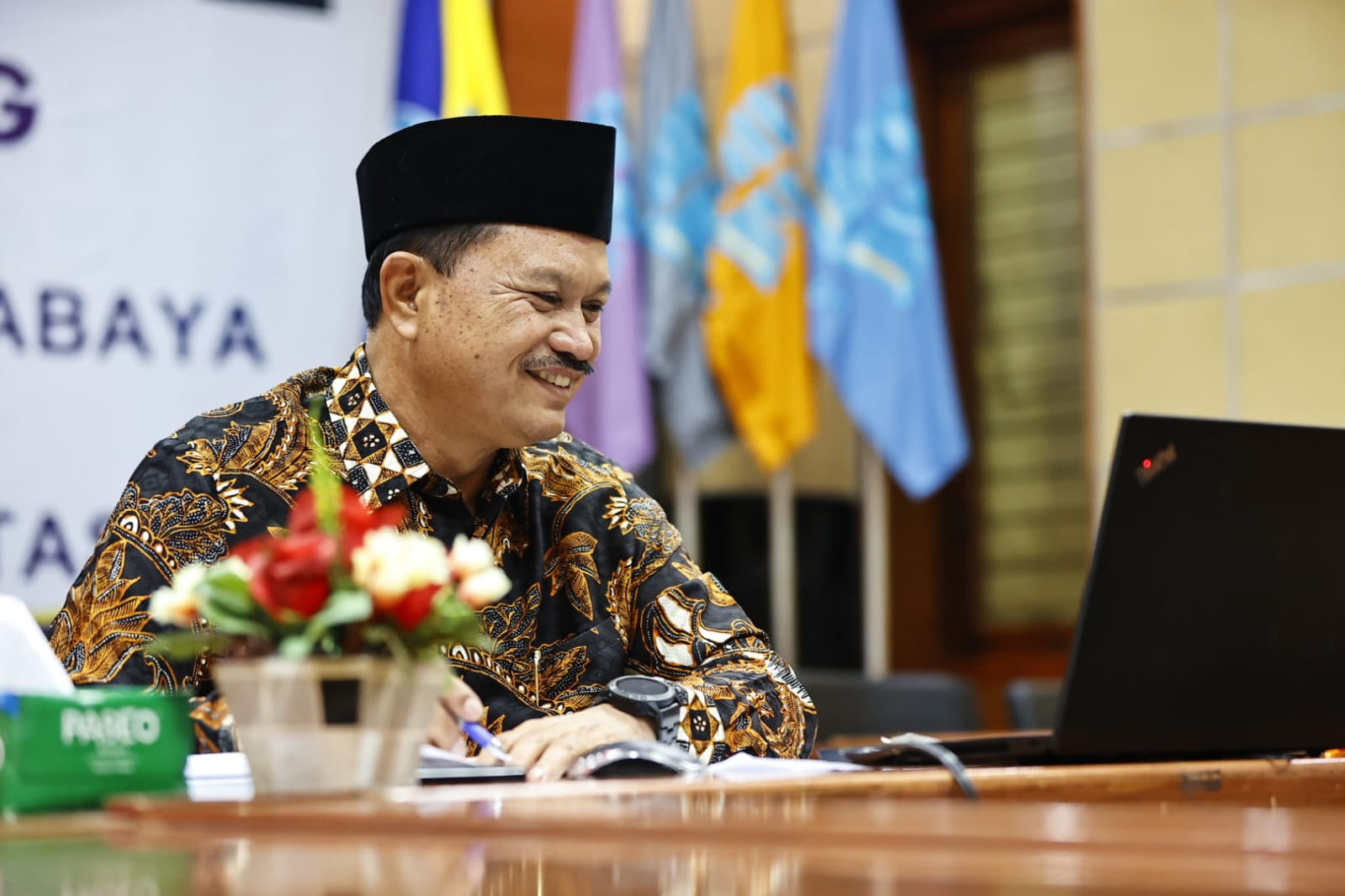 Foto 1 dari 6: Jalani Sidang Ujian Proposal Doktor Hari Ini, Wali Kota : Ilmu Pengetahuan Harus Terus Digali
