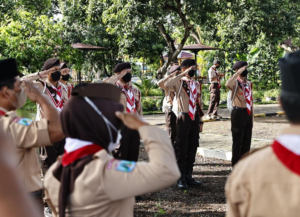 Foto 3 dari 11: Berangkatkan Peserta Lomba Pramuka Tingkat IV, Wali Kota: Pramuka Pribadi yang Tahan Banting