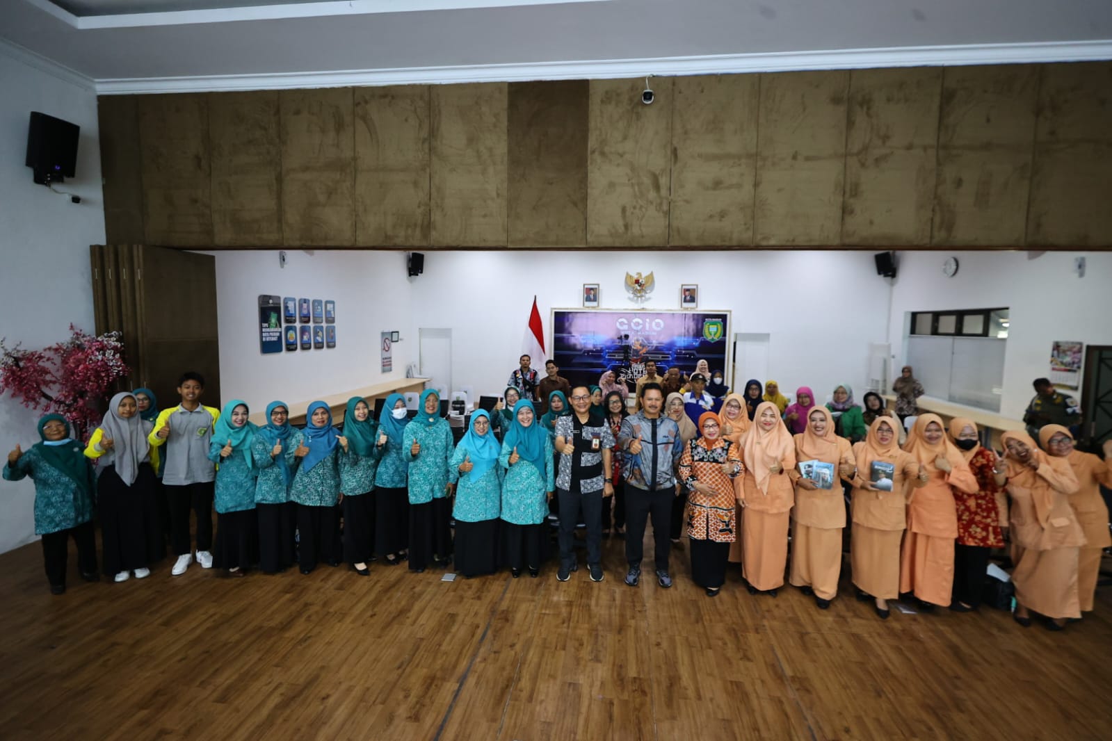 Foto 8 dari 9: Gelar Sarasehan, Wali Kota Ingatkan Peran Penting Orang Tua Dalam Pendidikan Literasi Digital Anak