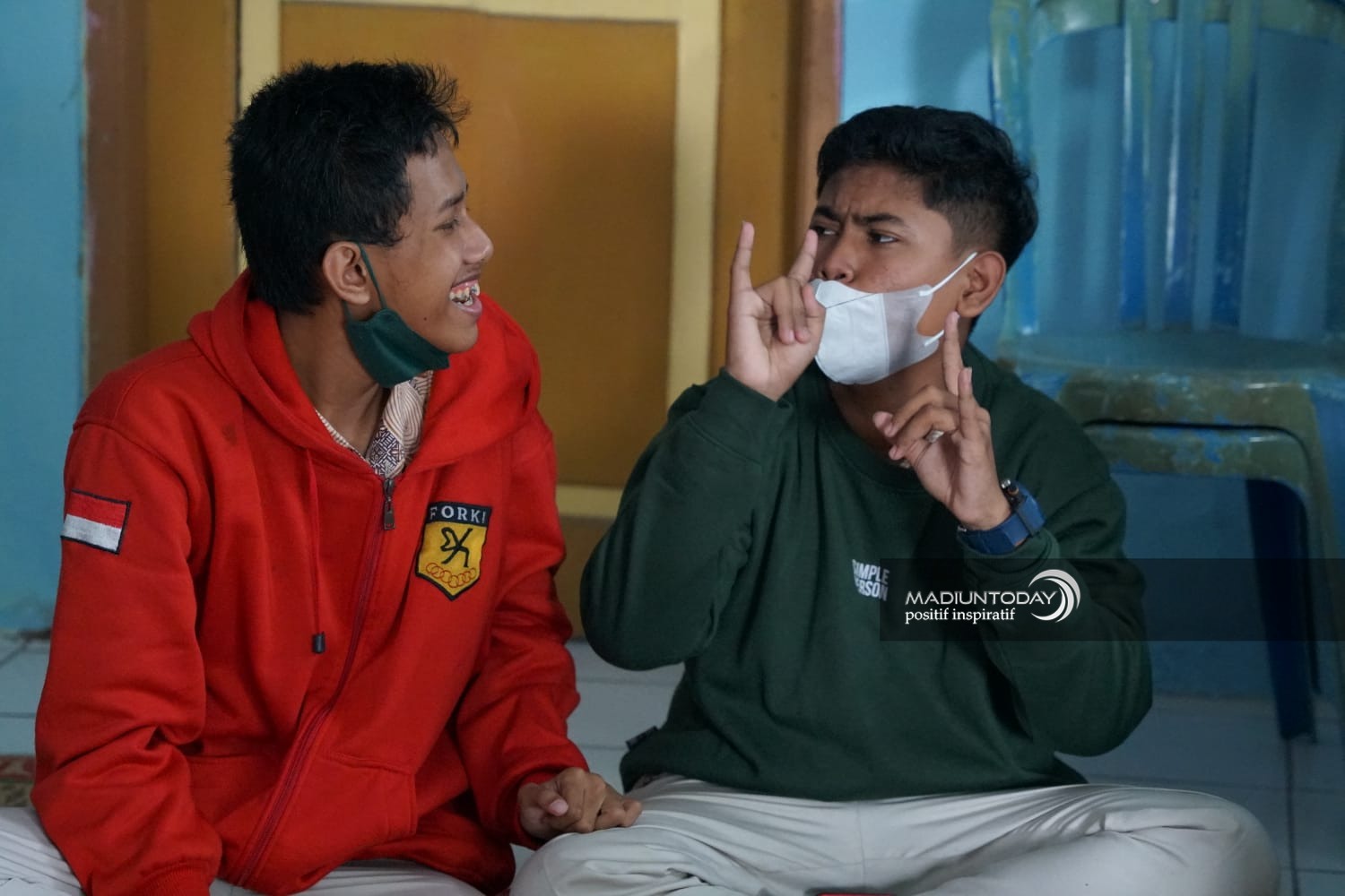 Foto 3 dari 5: Bekali Keterampilan, Penyandang Disabilitas SLB BC Dharma Wanita Dapat Pelatihan Kerajinan