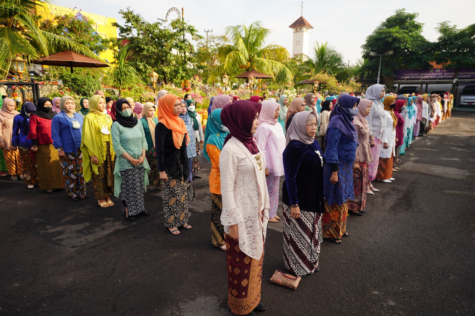Foto 8 dari 10: Peringatan Hari Kartini, Wali Kota Ajak Tingkatkan Partisipasi Tapi Jangan Lupakan Kodrat Sebagai Perempuan