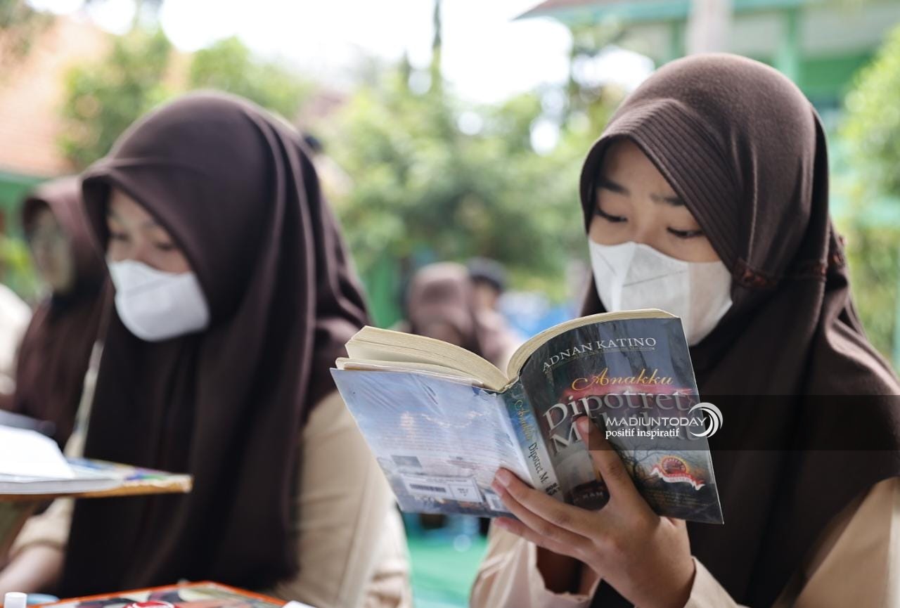 Foto 2 dari 8: Peringati Bulan Bahasa Dan Sastra, Smala Gelar Pemilihan Duta Literasi Sekolah