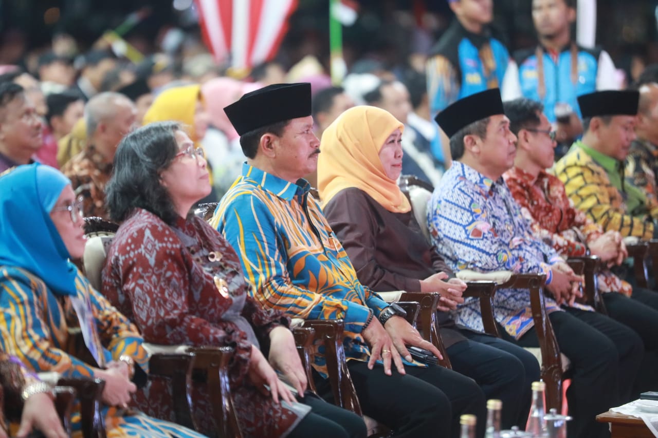 Foto 10 dari 19: Dampingi Gubernur Jatim, Wali Kota Hadiri Sapa Pilar Kesejahteraan Sosial