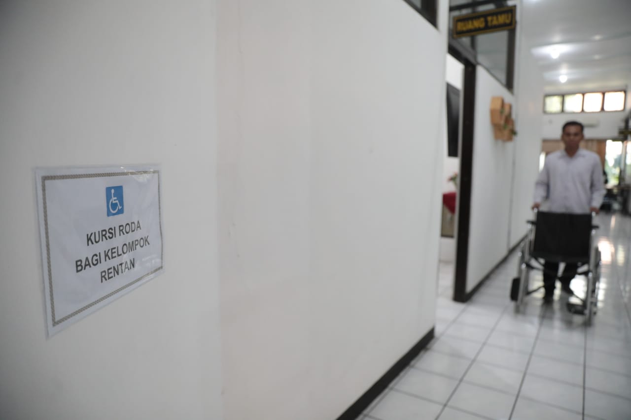 Foto 5 dari 5: Madiun Kota Setara! Dinas Kominfo Fasilitasi Keyboard Braille Agar Difabel Mudah Akses Informasi