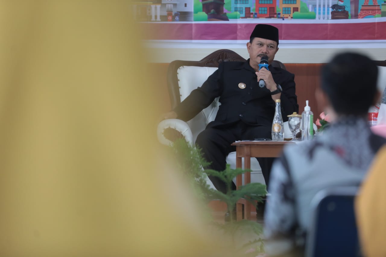 Foto 4 dari 10: Pembinaan Pegawai Dukcapil, Wali Kota: Dukcapil Pelayanannya Bukan Jam Kerja, Tetapi Hasil Kerja
