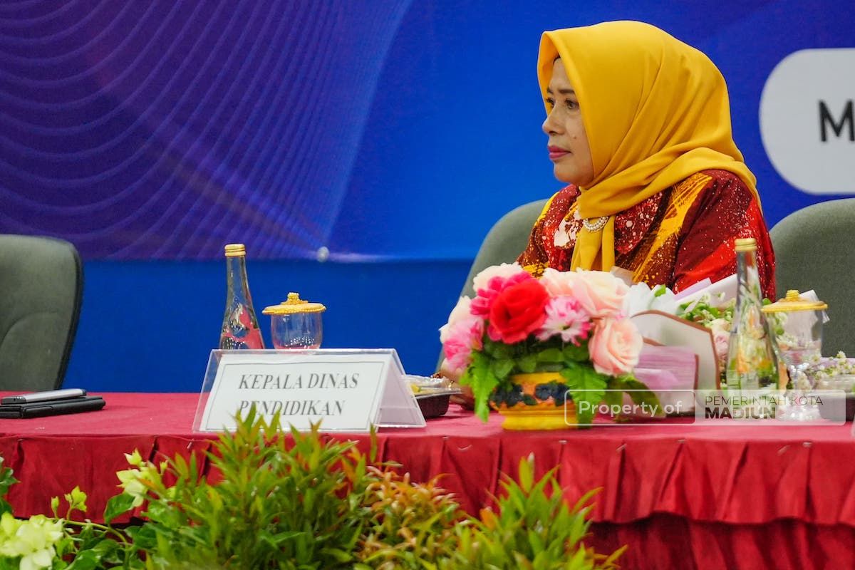Foto 3 dari 8: Hadiri Sosialisasi Program SMPN 4 Kota Madiun, Wali Kota: Kita Harus Siapkan Generasi Emas 2045 Mulai Sekarang
