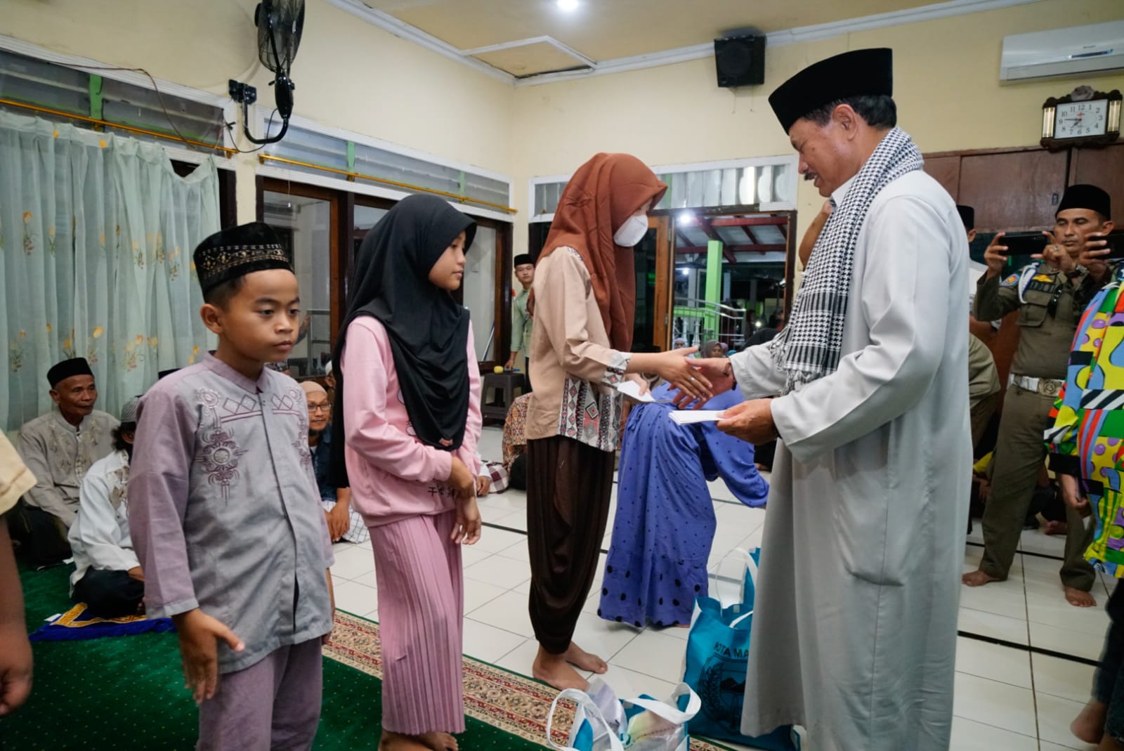 Foto 11 dari 16: Terus Berlanjut, Safari Ramadan Wali Kota Maidi Jadi Ajang Serap Aspirasi Hingga Sosialisasi Persiapan Idul Fitri