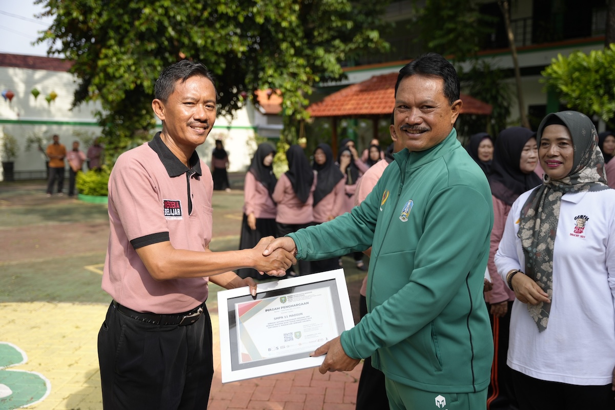 Foto 6 dari 9: Apel Penyerahan Rapor Pendidikan, Wali Kota Pesan Penguatan Sinergi Antar Lembaga Pendidikan