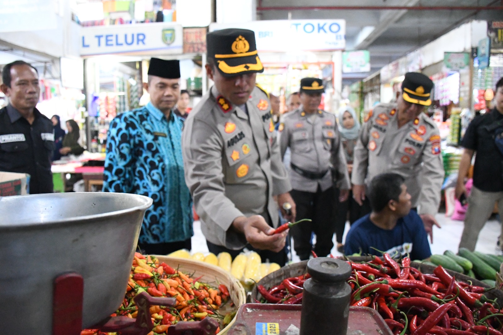 Foto 1 dari 5: Pastikan Stok Dan Harga Sembako Aman, Polresta Gelar Sidak Di PBM