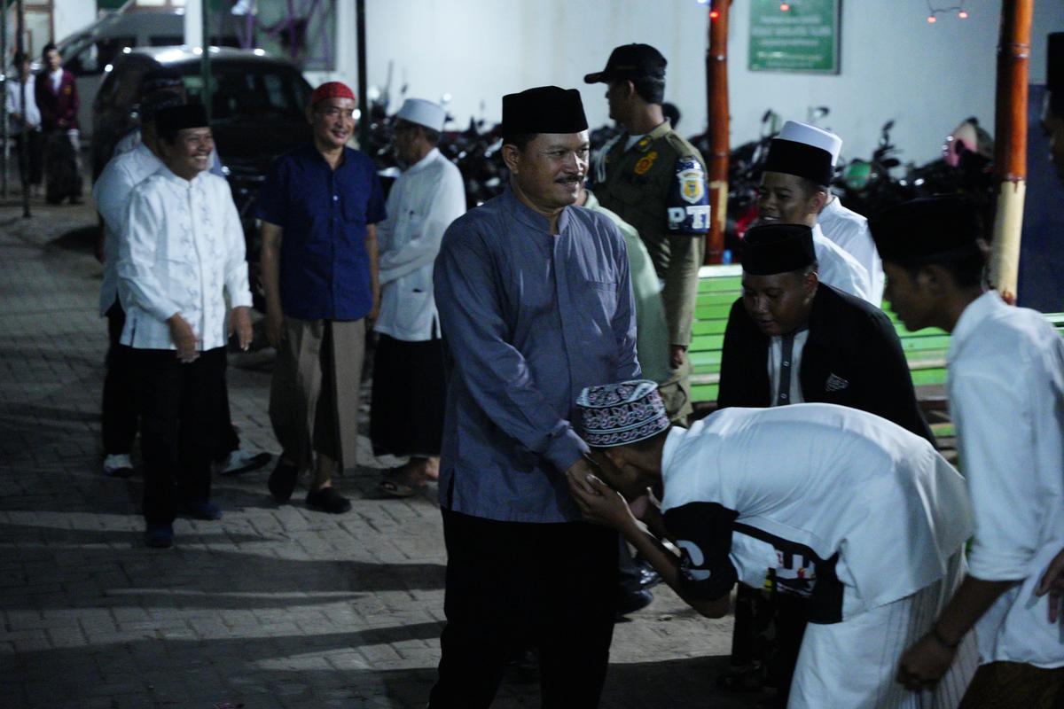 Foto 7 dari 7: Wali Kota Hadiri Haul Muassis Al Maghfurlah Ponpes Kanzul Ulum